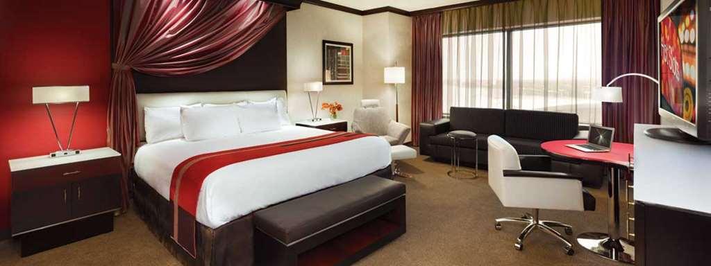 Ameristar Casino Hotel East Chicago Стая снимка